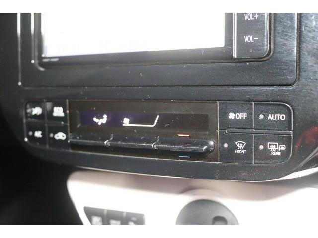 プリウス Ａツーリングセレクション　フルセグ　メモリーナビ　ＤＶＤ再生　バックカメラ　衝突被害軽減システム　ＥＴＣ　ＬＥＤヘッドランプ　ワンオーナー　記録簿（24枚目）