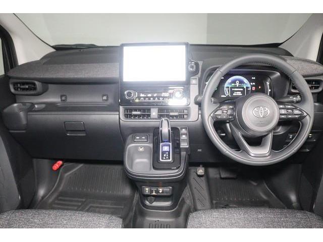 ���F���̗ǂ��C���p�l����B�X�C�b�`�Ȃǂ̑�������₷���z�u�ɂȂ��Ă���܂��B