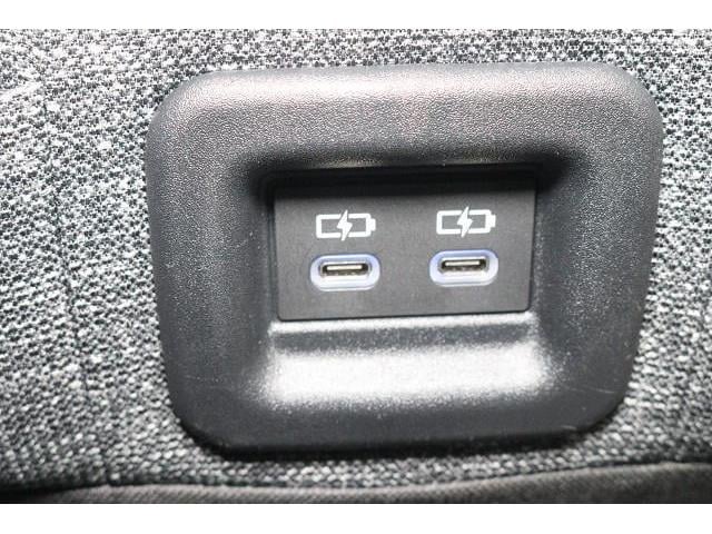 �X�}�[�g�t�H���Ȃǂ̏[�d�ɕ֗��Ȃt�r�a�|�[�g�𑕔��B