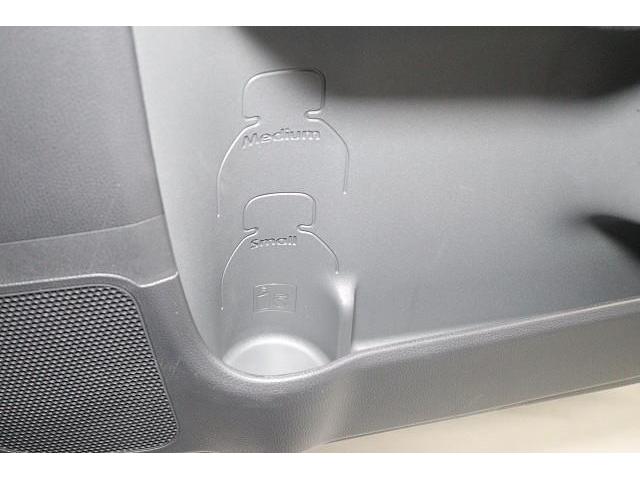 �h�A�|�P�b�g���ɂ��h�����N�z���_�[�𑕔����Ă��܂��B