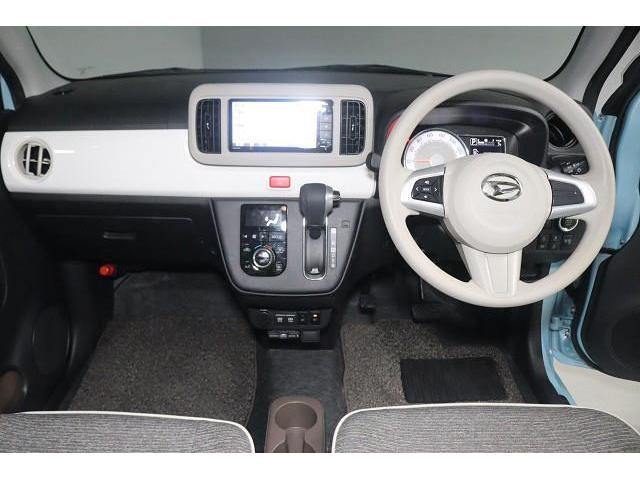 ���F���̗ǂ��C���p�l����B�X�C�b�`�Ȃǂ̑�������₷���z�u�ɂȂ��Ă���܂��B