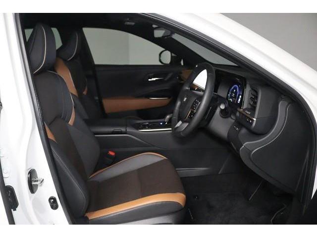 �������u�Ԃ����ݍ��܂��\�t�@�[�̂悤�ȁA����������V�[�g�B�i�V�[�g�͈ꕔ����Ȃǎg�p�̏ꍇ������܂��j