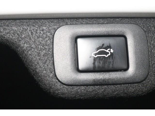 ���̃{�^���������ƁA�g�����N�i�o�b�N�h�A�j��d���ŊJ�ł��܂��B