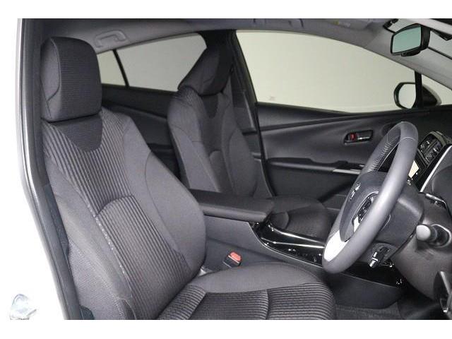 プリウス Ｓセーフティプラス　フルセグ　メモリーナビ　ＤＶＤ再生　ミュージックプレイヤー接続可　バックカメラ　衝突被害軽減システム　ＥＴＣ　ドラレコ　ＬＥＤヘッドランプ　記録簿（9枚目）