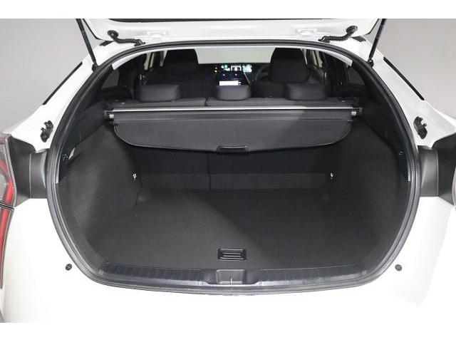 プリウス Ｓセーフティプラス　フルセグ　メモリーナビ　ＤＶＤ再生　ミュージックプレイヤー接続可　バックカメラ　衝突被害軽減システム　ＥＴＣ　ドラレコ　ＬＥＤヘッドランプ　記録簿（11枚目）