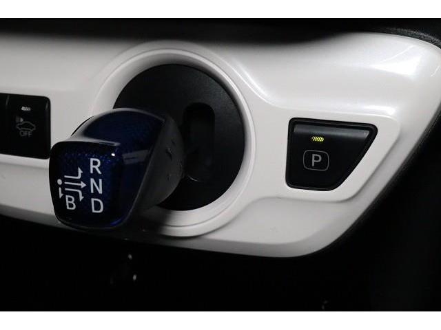 プリウス Ｓセーフティプラス　フルセグ　メモリーナビ　ＤＶＤ再生　ミュージックプレイヤー接続可　バックカメラ　衝突被害軽減システム　ＥＴＣ　ドラレコ　ＬＥＤヘッドランプ　記録簿（22枚目）