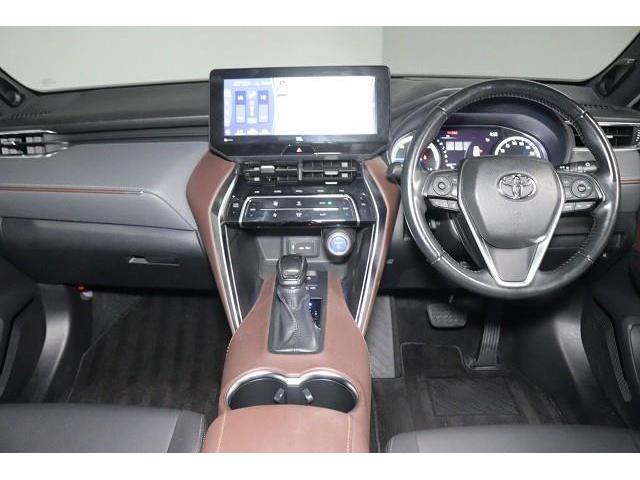 ���F���̗ǂ��C���p�l����B�X�C�b�`�Ȃǂ̑�������₷���z�u�ɂȂ��Ă���܂��B