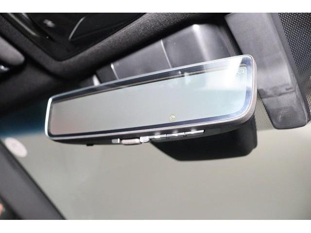 �f�W�^���C���i�[�~���[�t���B����̉f�����~���[�ɕ\���A�����̐l��ו��Ɏ��E����������ꂸ�A�m�F�ł��܂��B