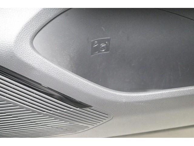 �h�A�|�P�b�g���ɂ��h�����N�z���_�[�𑕔����Ă��܂��B