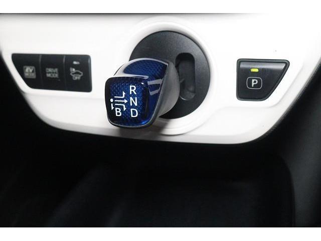 プリウス Ｓセーフティプラス　フルセグ　メモリーナビ　ＤＶＤ再生　バックカメラ　衝突被害軽減システム　ＥＴＣ　ドラレコ　ＬＥＤヘッドランプ　ワンオーナー　記録簿（22枚目）