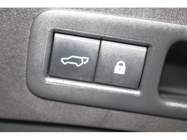 ���̃{�^���������ƁA�g�����N�i�o�b�N�h�A�j��d���ŊJ�ł��܂��B