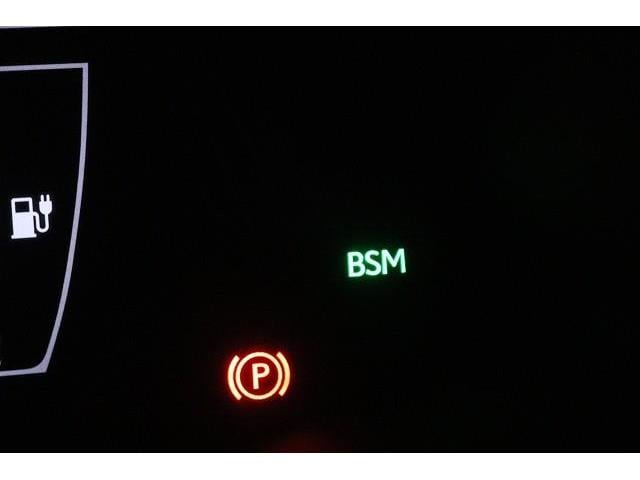 �a�r�l�i�u���C���h�X�|�b�g���j�^�[�j�𑕔��I�@�ׂ̎Ԑ��𑖂�ԗ������p�G���A�ɓ���ƁA�h�A�~���[�̃C���W�P�[�^�[�������Ă��m�点�B