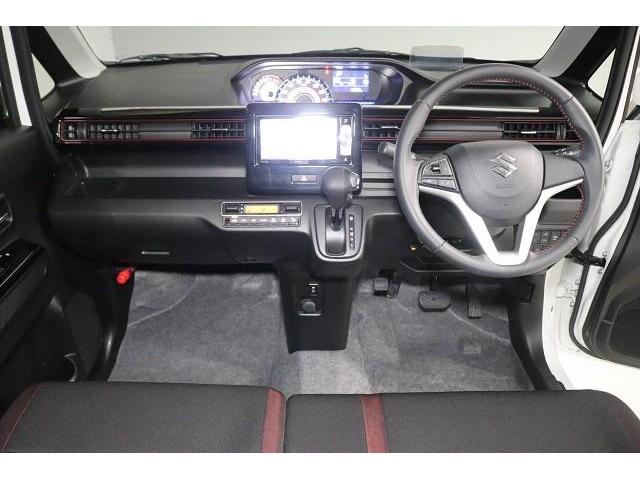 ���F���̗ǂ��C���p�l����B�X�C�b�`�Ȃǂ̑�������₷���z�u�ɂȂ��Ă���܂��B