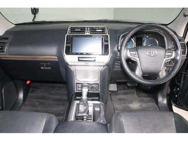 ���F���̗ǂ��C���p�l����B�X�C�b�`�Ȃǂ̑�������₷���z�u�ɂȂ��Ă���܂��B