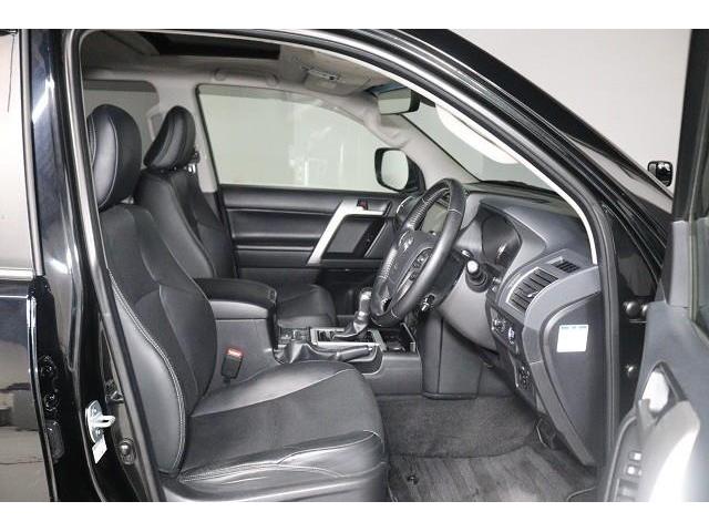 �������u�Ԃ����ݍ��܂��\�t�@�[�̂悤�ȁA����������V�[�g�B�i�V�[�g�͈ꕔ����Ȃǎg�p�̏ꍇ������܂��j