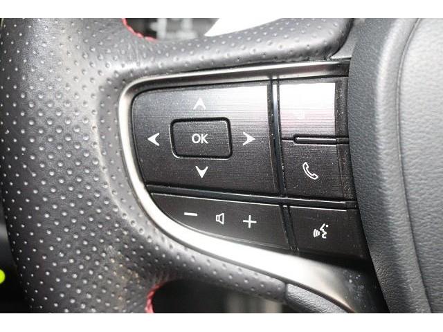 �X�e�A�����O�X�C�b�`�𑕔��B�@�I�[�f�B�I�Ȃǂ̑��삪�茳�ŏo����̂ň��S�ŕ֗��ł��B