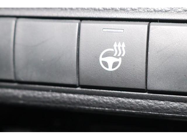 �n���h�����������Ȃ���K�ȁw�X�e�A�����O�q�[�^�[�x�𑕔����Ă��܂��B