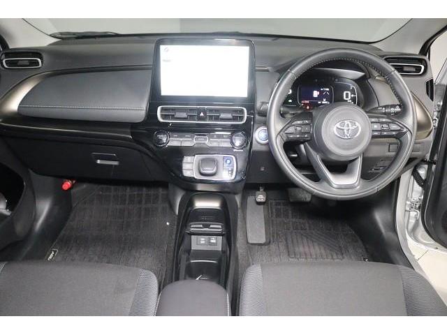 ���F���̗ǂ��C���p�l����B�X�C�b�`�Ȃǂ̑�������₷���z�u�ɂȂ��Ă���܂��B