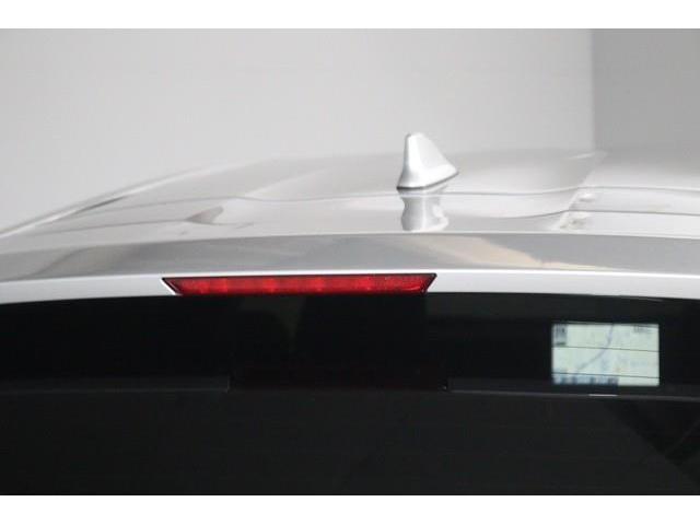 �ڐ��̍����ɋ߂��X�g�b�v�����v���A�㑱�ԂɃu���[�L�𓥂񂾂��Ƃ�m�点��̂ň��S�����t�o���܂��B