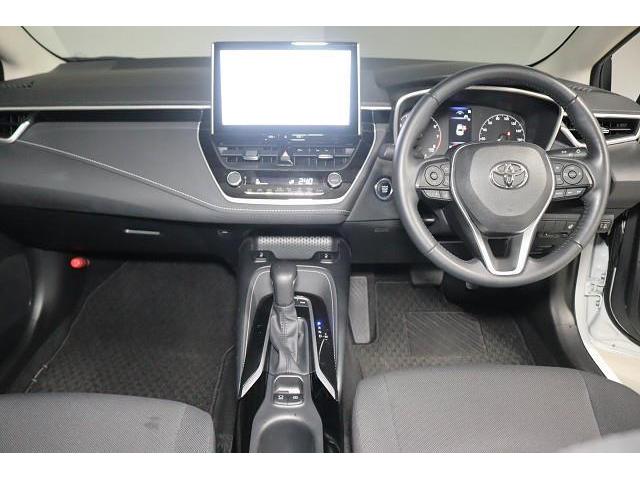 ���F���̗ǂ��C���p�l����B�X�C�b�`�Ȃǂ̑�������₷���z�u�ɂȂ��Ă���܂��B