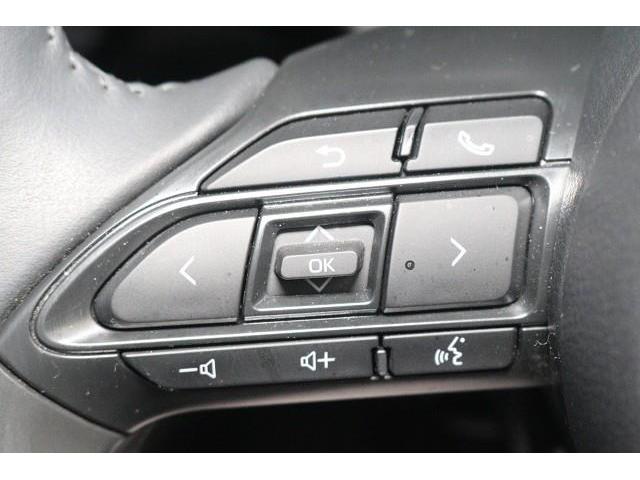 �X�e�A�����O�X�C�b�`�𑕔��B�@�I�[�f�B�I�Ȃǂ̑��삪�茳�ŏo����̂ň��S�ŕ֗��ł��B