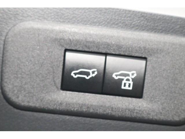 ���̃{�^���������ƁA�g�����N�i�o�b�N�h�A�j��d���ŊJ�ł��܂��B