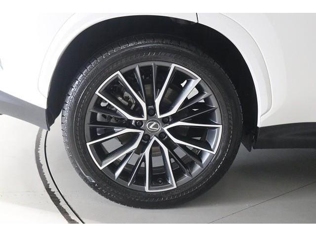 �X�^�C���b�V���ȃf�U�C���̃z�C�[���𑕒��I