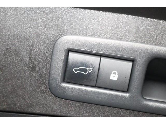 ���̃{�^���������ƁA�g�����N�i�o�b�N�h�A�j��d���ŊJ�ł��܂��B