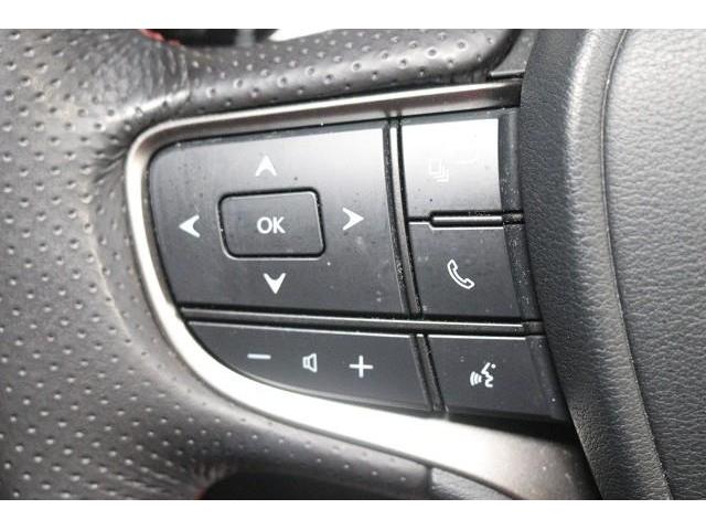 �X�e�A�����O�X�C�b�`�𑕔��B�@�I�[�f�B�I�Ȃǂ̑��삪�茳�ŏo����̂ň��S�ŕ֗��ł��B