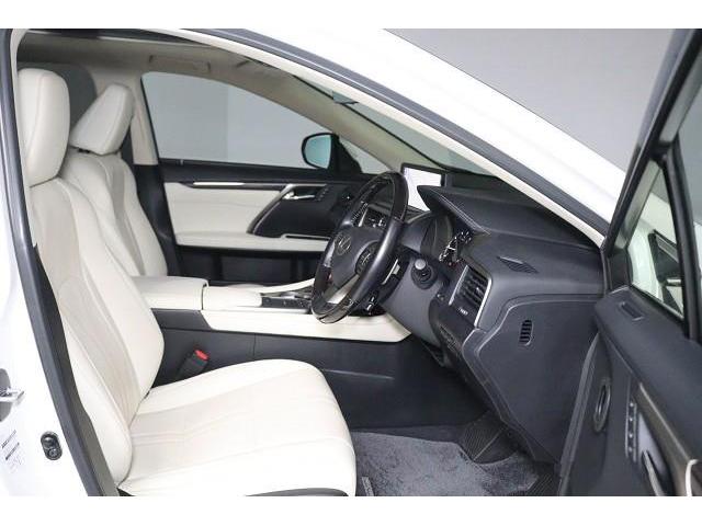 �������u�Ԃ����ݍ��܂��\�t�@�[�̂悤�ȁA����������V�[�g�B�i�V�[�g�͈ꕔ����Ȃǎg�p�̏ꍇ������܂��j