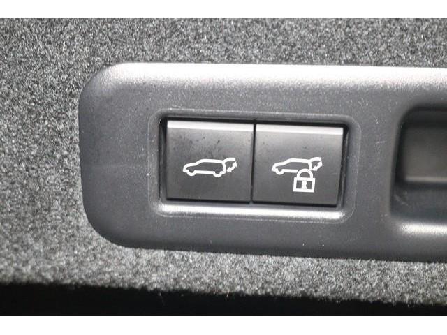 ���̃{�^���������ƁA�g�����N�i�o�b�N�h�A�j��d���ŊJ�ł��܂��B