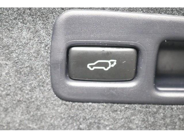 ���̃{�^���������ƁA�g�����N�i�o�b�N�h�A�j��d���ŊJ�ł��܂��B