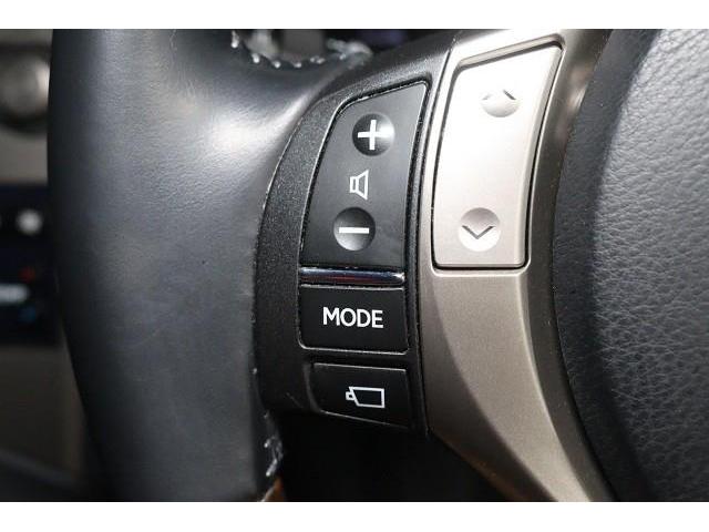 �X�e�A�����O�X�C�b�`�𑕔��B�@�I�[�f�B�I�Ȃǂ̑��삪�茳�ŏo����̂ň��S�ŕ֗��ł��B