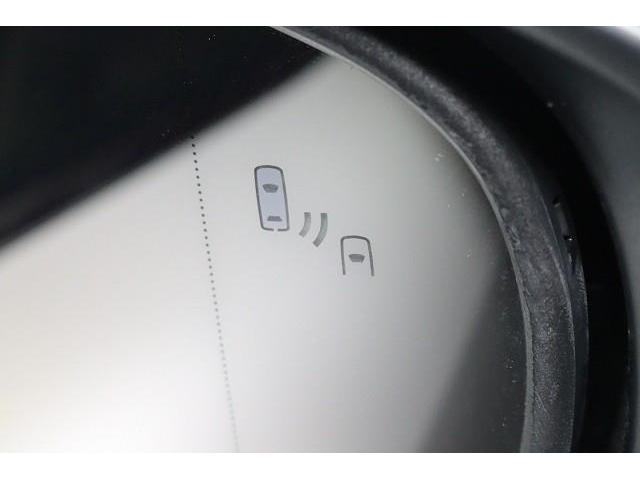 �a�r�l�i�u���C���h�X�|�b�g���j�^�[�j�𑕔��I�@�ׂ̎Ԑ��𑖂�ԗ������p�G���A�ɓ���ƁA�h�A�~���[�̃C���W�P�[�^�[�������Ă��m�点�B