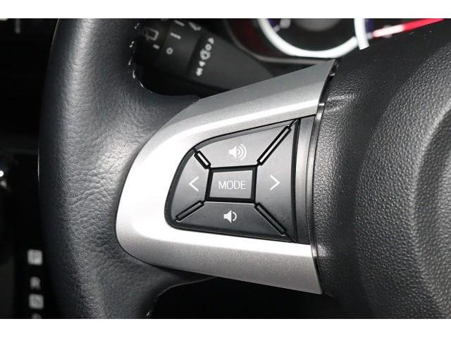 �X�e�A�����O�X�C�b�`�𑕔��B�@�I�[�f�B�I�Ȃǂ̑��삪�茳�ŏo����̂ň��S�ŕ֗��ł��B