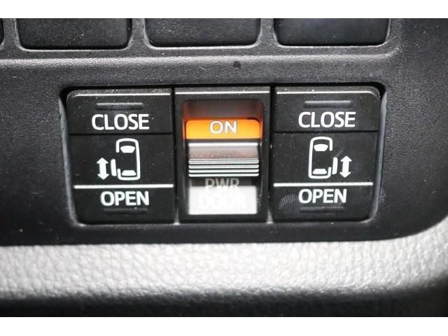 �w�d���X���C�h�h�A�x�́A�⓹�⋷�����Ȃǂł��ȒP�ɊJ�ł��ĕ֗��I�@�^�]�Ȃ�����X�C�b�`�ŊJ���삪���񂽂�ɏo����̂ň��S�ł��B