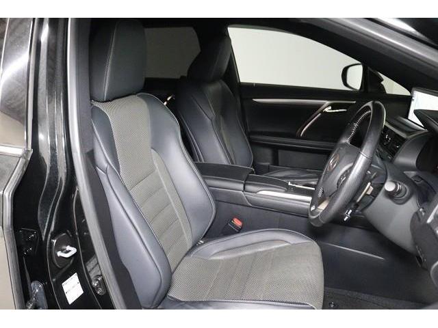 �������u�Ԃ����ݍ��܂��\�t�@�[�̂悤�ȁA����������V�[�g�B�i�V�[�g�͈ꕔ����Ȃǎg�p�̏ꍇ������܂��j