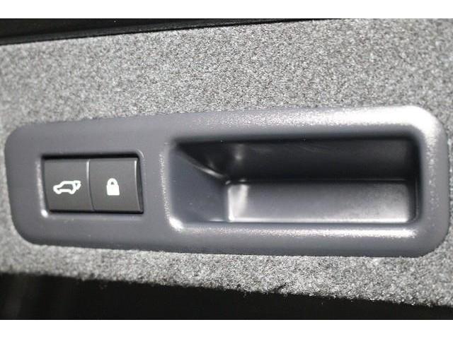 ���̃{�^���������ƁA�g�����N�i�o�b�N�h�A�j��d���ŊJ�ł��܂��B