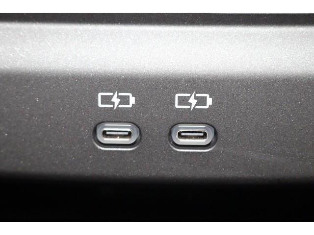 �X�}�[�g�t�H���Ȃǂ̏[�d�ɕ֗��Ȃt�r�a�|�[�g�𑕔��B