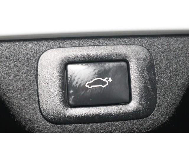 ���̃{�^���������ƁA�g�����N�i�o�b�N�h�A�j��d���ŊJ�ł��܂��B