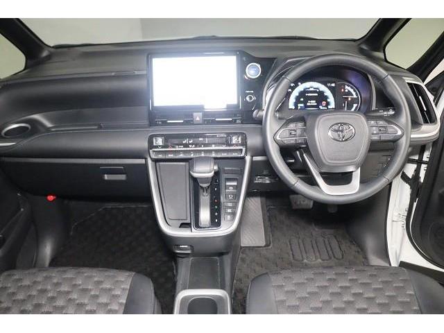 ヴォクシー ハイブリッドＳ－Ｚ　フルセグ　メモリーナビ　ＤＶＤ再生　ミュージックプレイヤー接続可　後席モニター　バックカメラ　衝突被害軽減システム　ＥＴＣ　両側電動スライド　ＬＥＤヘッドランプ　乗車定員７人　３列シート　ワンオーナー（2枚目）