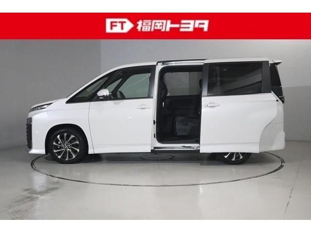 ヴォクシー ハイブリッドＳ－Ｚ　フルセグ　メモリーナビ　ＤＶＤ再生　ミュージックプレイヤー接続可　後席モニター　バックカメラ　衝突被害軽減システム　ＥＴＣ　両側電動スライド　ＬＥＤヘッドランプ　乗車定員７人　３列シート　ワンオーナー（6枚目）