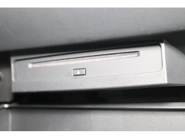 ヴォクシー ハイブリッドＳ－Ｚ　フルセグ　メモリーナビ　ＤＶＤ再生　ミュージックプレイヤー接続可　後席モニター　バックカメラ　衝突被害軽減システム　ＥＴＣ　両側電動スライド　ＬＥＤヘッドランプ　乗車定員７人　３列シート　ワンオーナー（9枚目）