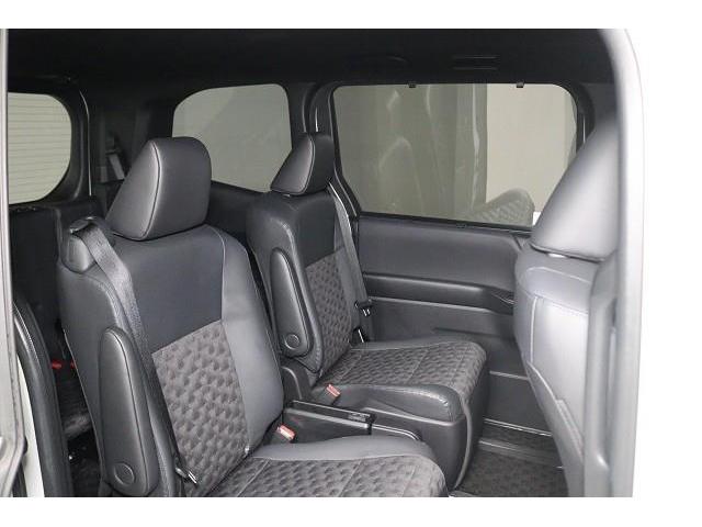 ヴォクシー ハイブリッドＳ－Ｚ　フルセグ　メモリーナビ　ＤＶＤ再生　ミュージックプレイヤー接続可　後席モニター　バックカメラ　衝突被害軽減システム　ＥＴＣ　両側電動スライド　ＬＥＤヘッドランプ　乗車定員７人　３列シート　ワンオーナー（13枚目）