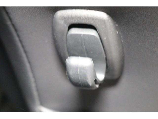 ヴォクシー ハイブリッドＳ－Ｚ　フルセグ　メモリーナビ　ＤＶＤ再生　ミュージックプレイヤー接続可　後席モニター　バックカメラ　衝突被害軽減システム　ＥＴＣ　両側電動スライド　ＬＥＤヘッドランプ　乗車定員７人　３列シート　ワンオーナー（16枚目）