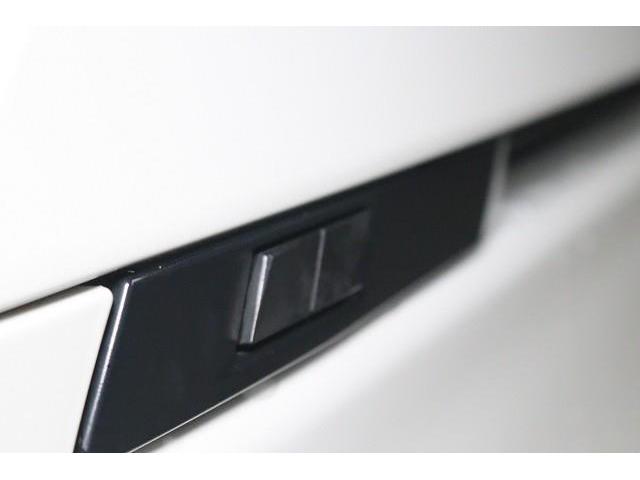 ヴォクシー ハイブリッドＳ－Ｚ　フルセグ　メモリーナビ　ＤＶＤ再生　ミュージックプレイヤー接続可　後席モニター　バックカメラ　衝突被害軽減システム　ＥＴＣ　両側電動スライド　ＬＥＤヘッドランプ　乗車定員７人　３列シート　ワンオーナー（20枚目）