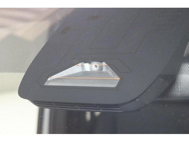 ヴォクシー ハイブリッドＳ－Ｚ　フルセグ　メモリーナビ　ＤＶＤ再生　ミュージックプレイヤー接続可　後席モニター　バックカメラ　衝突被害軽減システム　ＥＴＣ　両側電動スライド　ＬＥＤヘッドランプ　乗車定員７人　３列シート　ワンオーナー（24枚目）