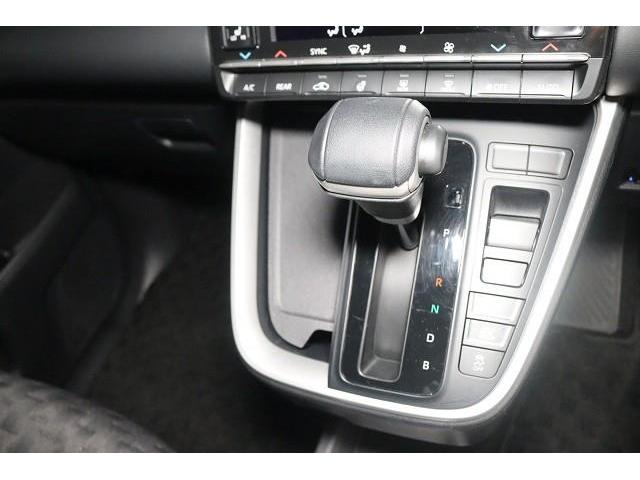 ヴォクシー ハイブリッドＳ－Ｚ　フルセグ　メモリーナビ　ＤＶＤ再生　ミュージックプレイヤー接続可　後席モニター　バックカメラ　衝突被害軽減システム　ＥＴＣ　両側電動スライド　ＬＥＤヘッドランプ　乗車定員７人　３列シート　ワンオーナー（30枚目）