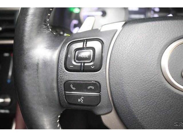 �X�e�A�����O�X�C�b�`�𑕔��B�@�I�[�f�B�I�Ȃǂ̑��삪�茳�ŏo����̂ň��S�ŕ֗��ł��B