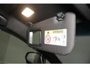 サンバイザーは、眩しい日差しを遮るほかにも、裏のミラーで身だしなみを整えることができます。